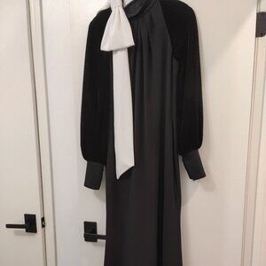 Tadashi Shoji Elegant black slenderizing gown